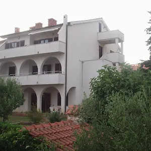 apartments-brozic.primorje-gorskikotar.com/