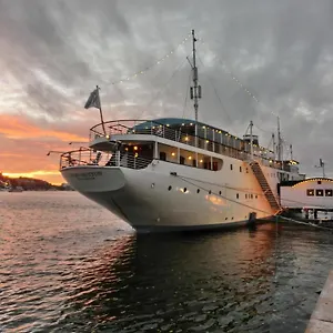 Maelardrottningen Yacht Bådhotel Stockholm