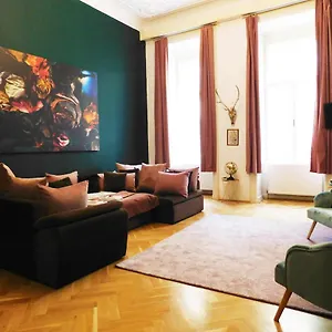 elegant-apartment-silver-at-parliament.inbudapesthotels.com/